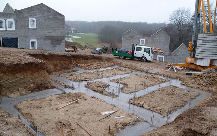 Chantier d'une maison BEPOS qui répondra aux normes RT 2020