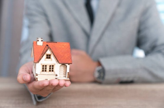 Pourquoi faire appel à un notaire pour vendre sa maison